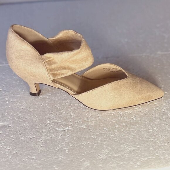 Dream Pairs NWOT SZ 8.5 Nude Suede Kitten Pointed Toe Pump Staple Office Dressy - Picture 1 of 9